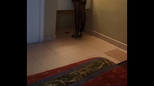 Mi putita tv miedosa y sexy 18 anitos en el espejo lista para mi