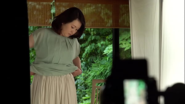 「元々は旦那一筋のいい奥様だったんです」大塚仁美さん40歳。一男一女をもうけて順風満帆に送ってきた結婚生活は14年目。だが医療クリニックの受付として働き始めたことで風向きが大きく変わったという。家庭に閉じこもっていた仁美さんにとって10年ぶりに感じる外の世界はあまりにも刺激的だった  