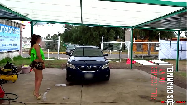 LAS MAS CALIENTES ESCENAS DE DESNUDOS EN PUBLICO DE DANNA HOT - Video #1