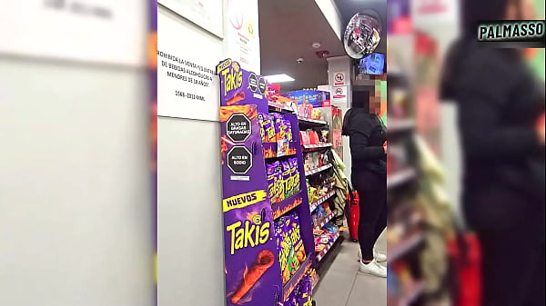 Sexo con un extra&ntilde;o que me pillo en una tienda  