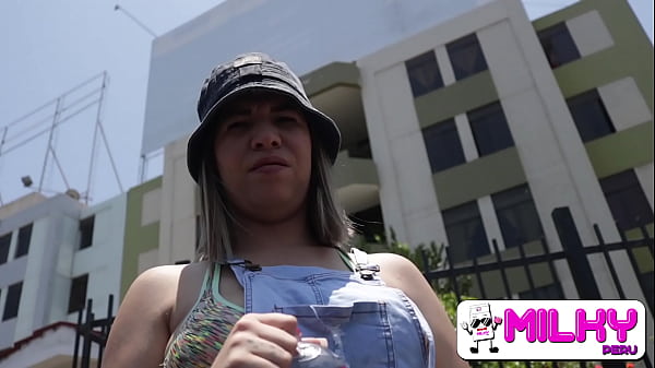 puta venezolana pillada vendiendo y follada por dinero, veneca cachada, veneca seducida, sexo venezolana, peru