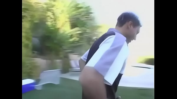 Sorte pede bola pra vizinha e da uma trepada  