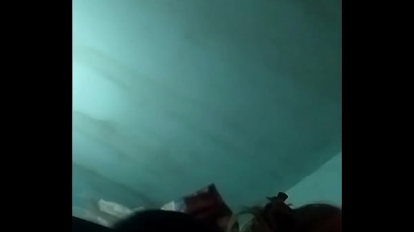 mi pareja sentada en mi por la ma&ntilde;ana ante de grabar algunas escenas y webcam