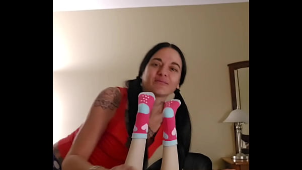 Emy Angel masse sa petite rousse  