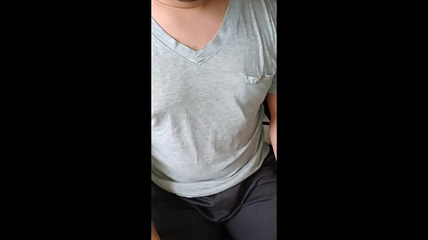 me follo a la mam&aacute; de mi amigo en su casa