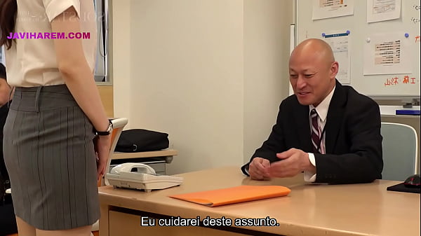 Novinha magrinha safada &eacute; comida por dois - LEGENDADO