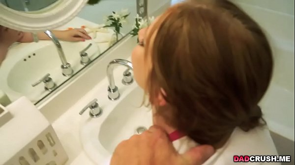 Stepdauhter Maya Kendrick fucked in the bathroom