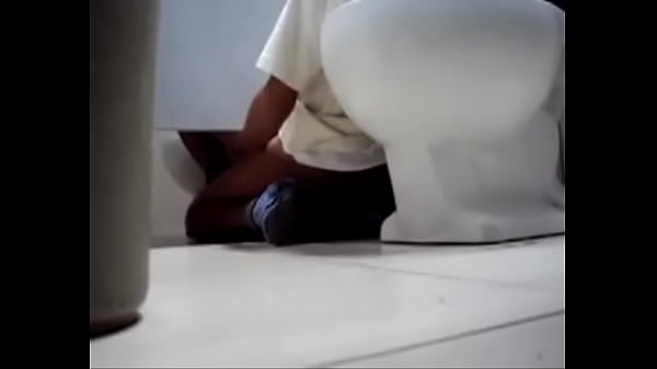 Sexo Gay en Ba&ntilde;os de Plaza Vea