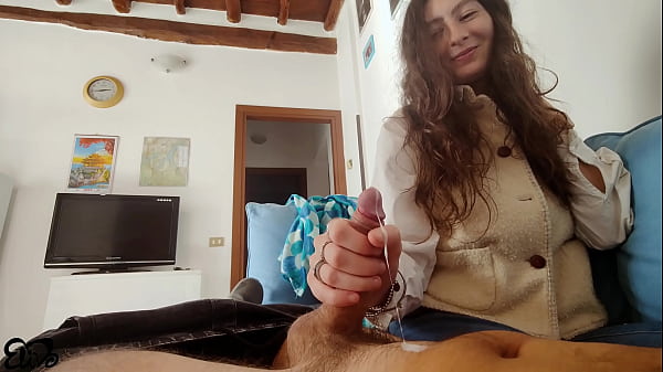 Ragazzo implora un POMPINO ma riceve solo una SEGA!?[italiano amatoriale]