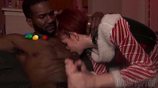 DRIPDROP MILF Elf Slut Makes Him Shoot His Load While Sucking on His Nipples!!!