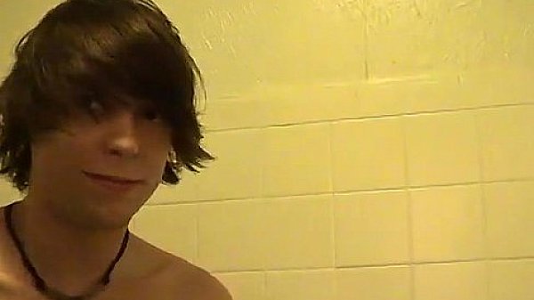 Sexy men He lathers up and scrubs his smooth, toned bod before 