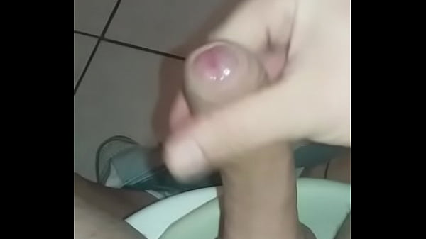 Chapado na punheta no banheiro do bar 