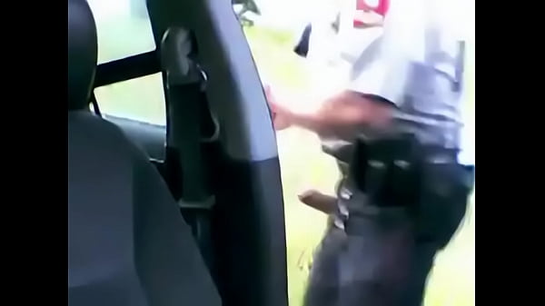 Policial batendo uma (police masturbating)