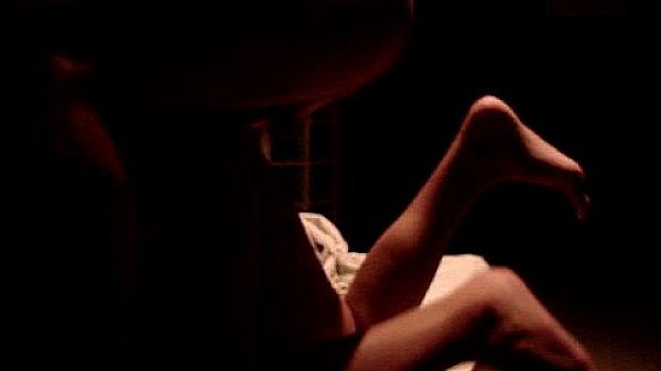 Esposa de quatro gemendo gostoso com buceta molhada woman by four fucking 