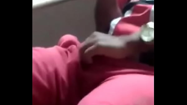 Meu amigo gilete pegando no ovo