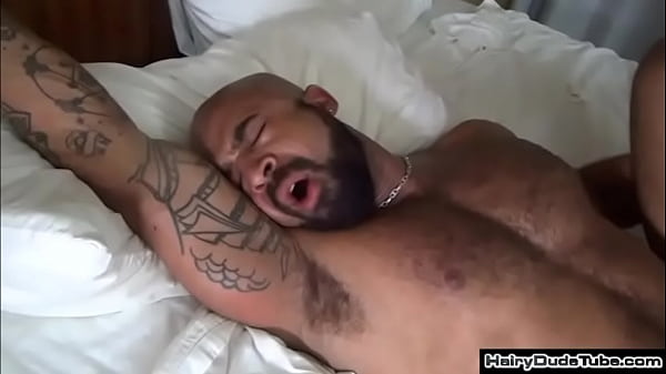 Muscle Bear interracial