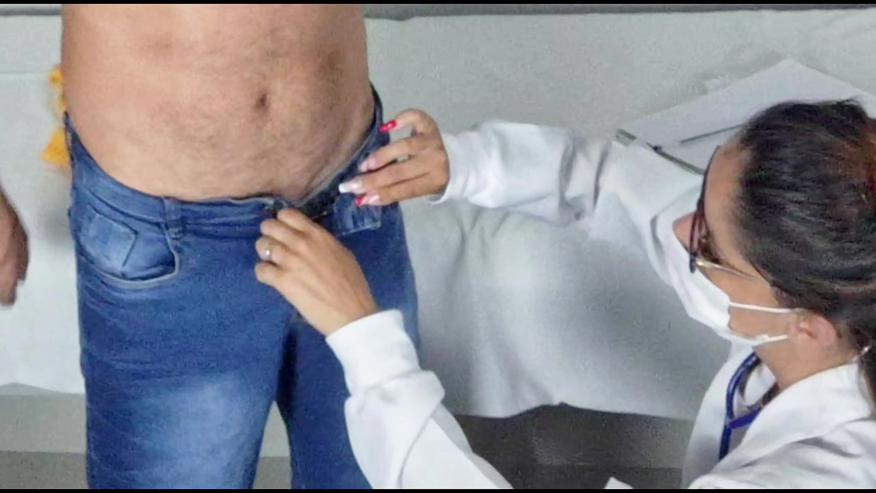 Doutora faz exame admissional e fica com tesao de boquete!