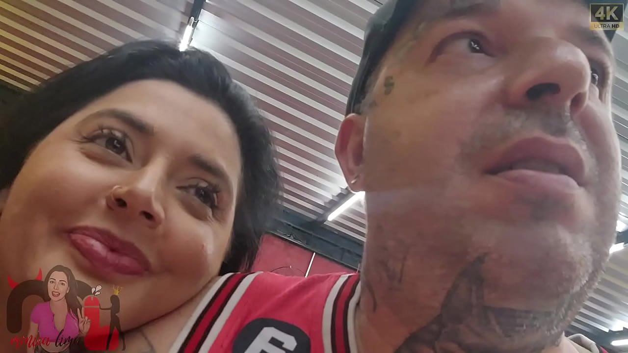 Seduzi um homem na pastelaria e fomos foder no carro dentro do estacionamento.