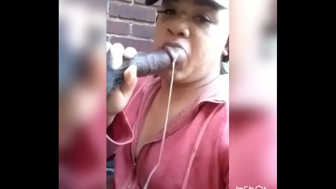 TS outdoor blowjob fun