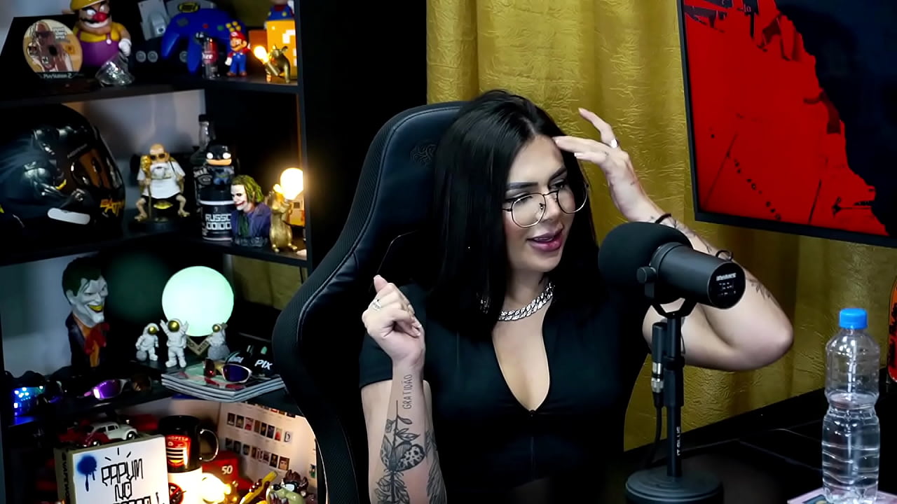 Ruan Mostrou o PAU para a Lary Cubas, ser&aacute; que ela gostou do Tamanho, &eacute; pequeno ou grande? - P&aacute;pum no Barraco - Ela Manda