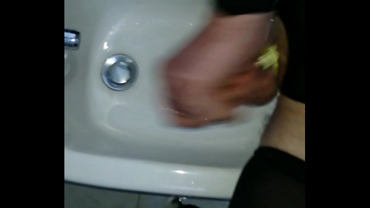 Why pee on wc when u can refresh yourself with good pee