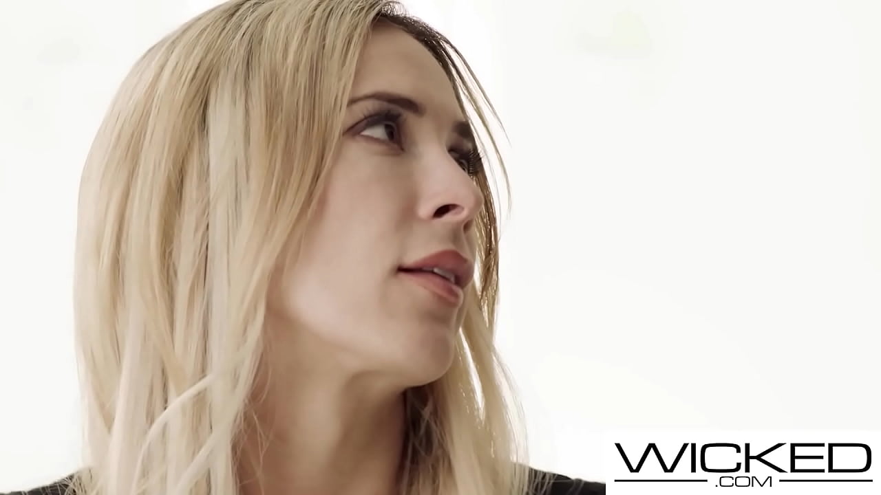 Gorgeous blonde Aiden Ashley fucked by stud Seth