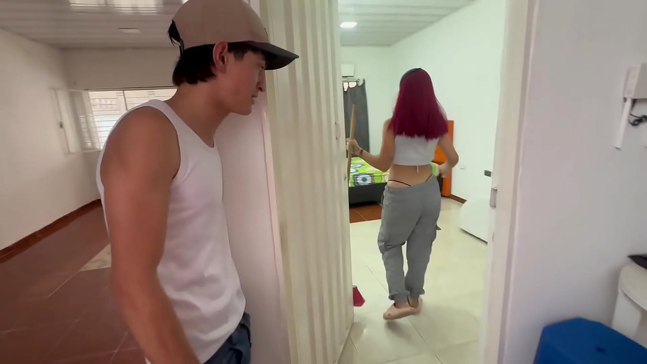 LE DESTROZO EL CO&Ntilde;O A LA CACHONDA DE MI HERMANASTRA CON MI GRAN POLLA LE LLENO SU CONCHA DE LECHE BUEN POLVO