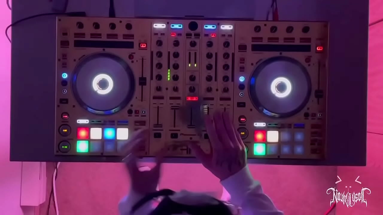 DJ Drops The Bass & The Ass