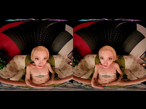 Skinny tattooed blonde gets off with her toys in VR