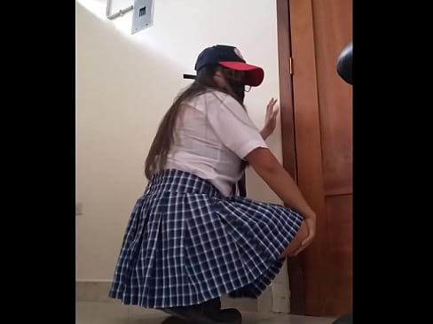 18-year-old student leaves class early and performs sensual dance in the principal's room