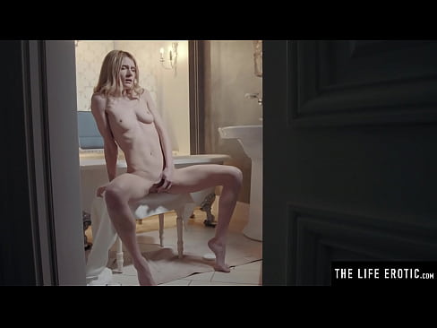 Watch her shaving her legs then fingering her sexy smooth pussy