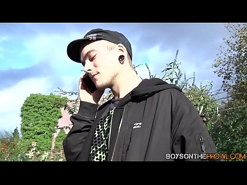 Threesome for twinks in driving van
