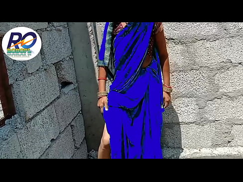 Indian village bullu saree removing finger
