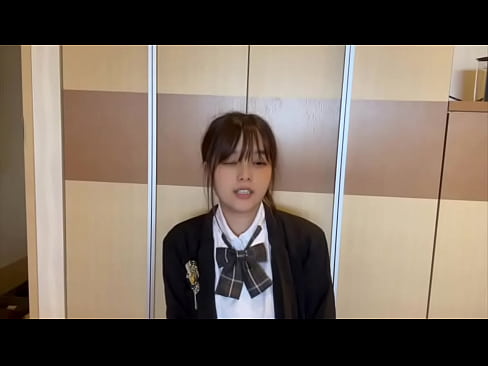 【新鮮な女子◯生のおまんこ】おまんこの中沢山みて欲しいです。みられると興奮します。。