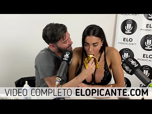 Argentina tetona acepta el desafio de la banana con Elo Podcast