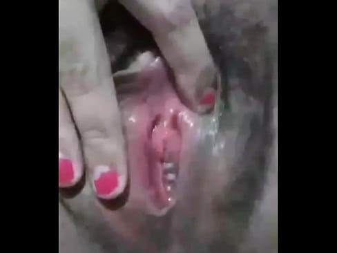 Se toca su concha por mi
