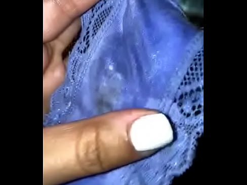 Calzones sucios llenos de juguito vaginal