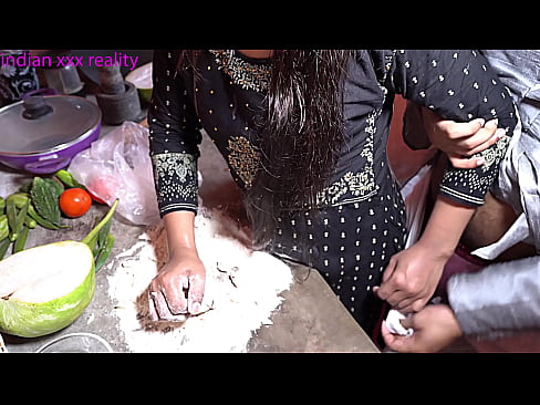 इंडियन प्रिया पापा रसोईघर चुदाई हिंदी में