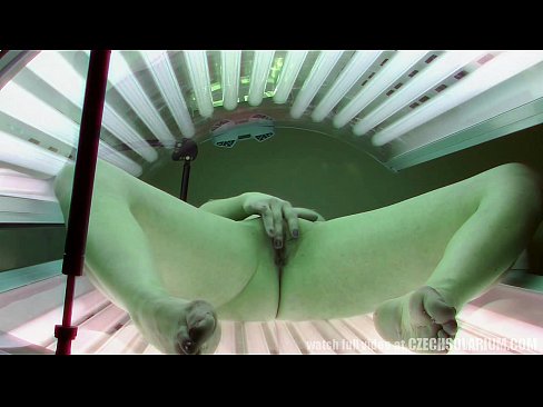 Teen plays with pussy in tanning bed
