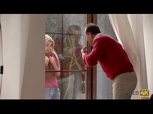 OLD4K. Stranger in a big house knows how to warm you up