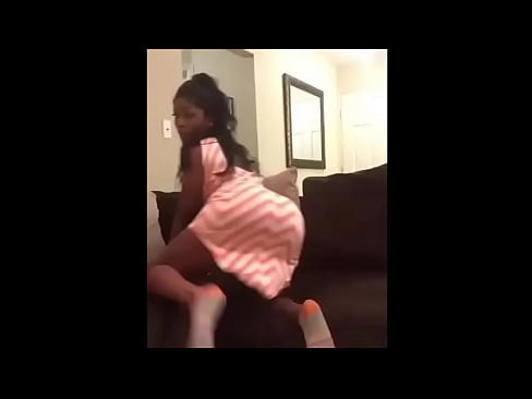 Sexy shaking ass twerk