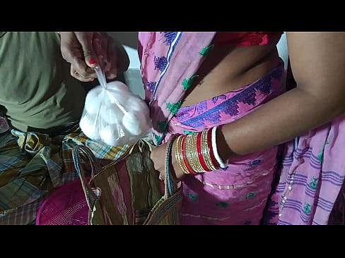 Indian egg Seller Fuck Desi Lonely Bhabhi on Her Master Bedroom When Her Family Not in Home