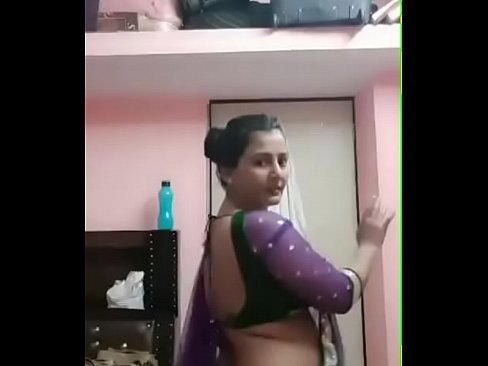 Busty pooja bhabhi seductive dance