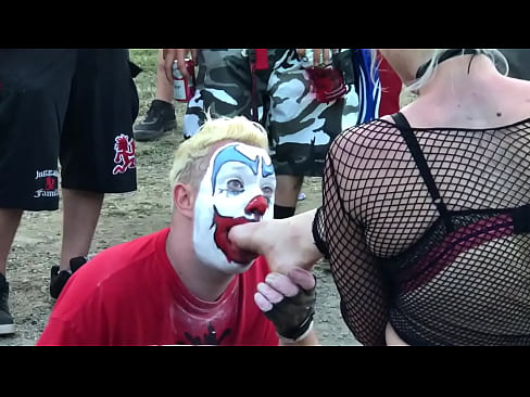 FlipFlop The Clown Worshiping Feet At The 2018 Gathering Of The Juggalos – Clip # 3