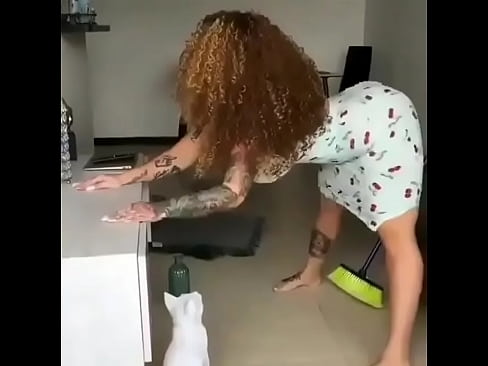 Maid Moriah Mills shakes soft ass and cleans