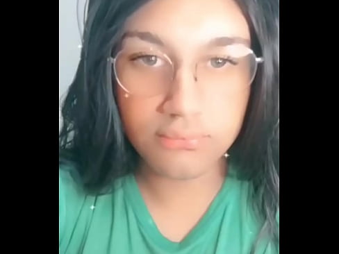 Shemale socando dildo depois da aula