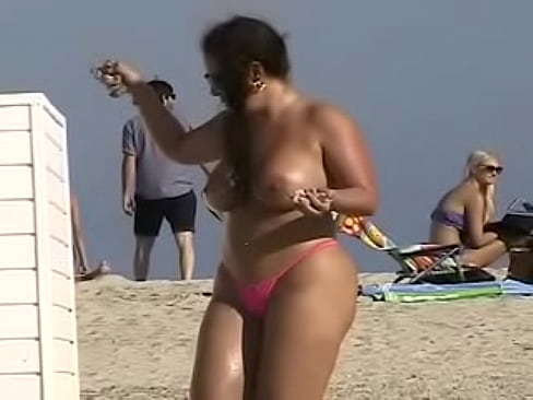 EW 19 - This Hotwife decided to flash her pussy at any voyeur she sees on the nude beach