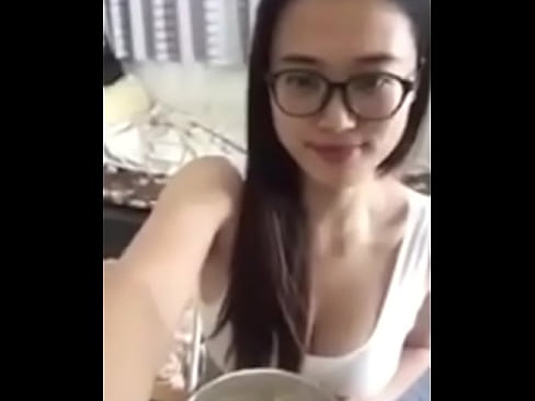 一個笑容就讓陰天放晴!氣質系辣模嘴角上揚就使人癡迷…衣服一脫更加無法抗拒