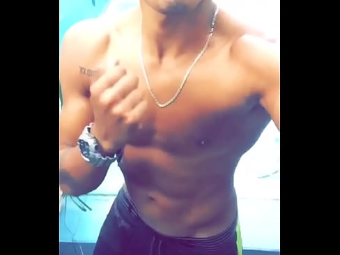 Moreno novinho dançando funk