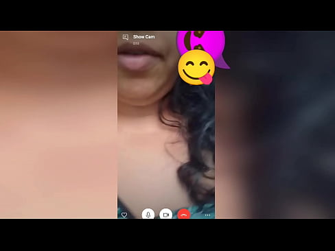 Morena gostosa mãe do meu amigo chamada de vídeo